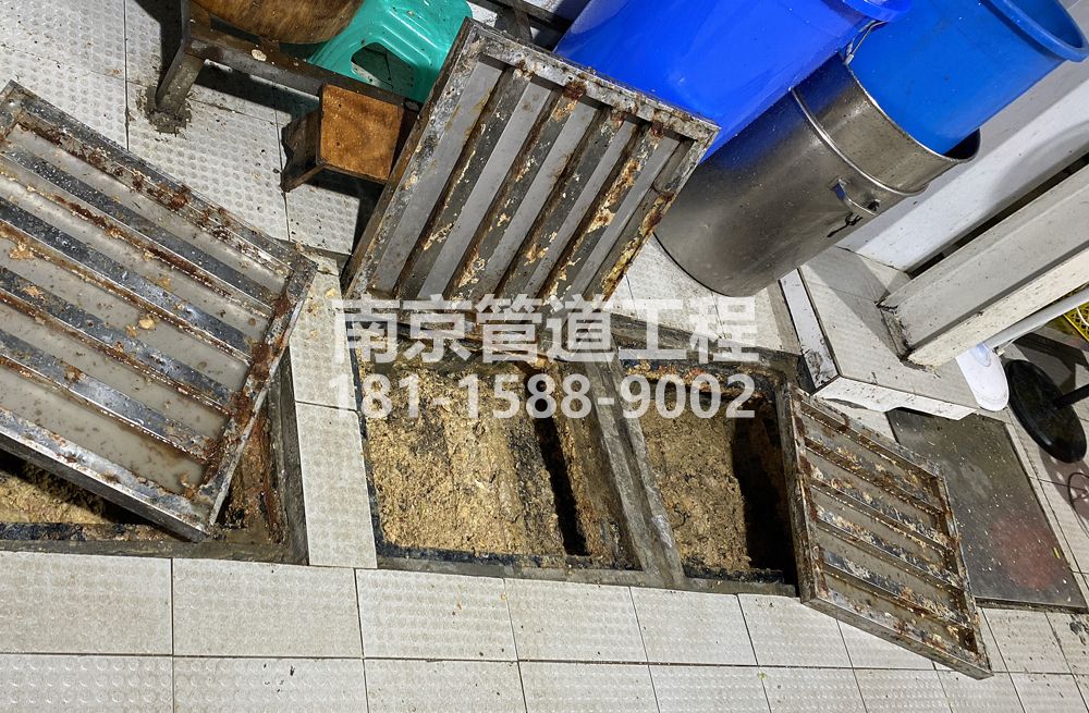 278固城城管中队食堂隔油池清理